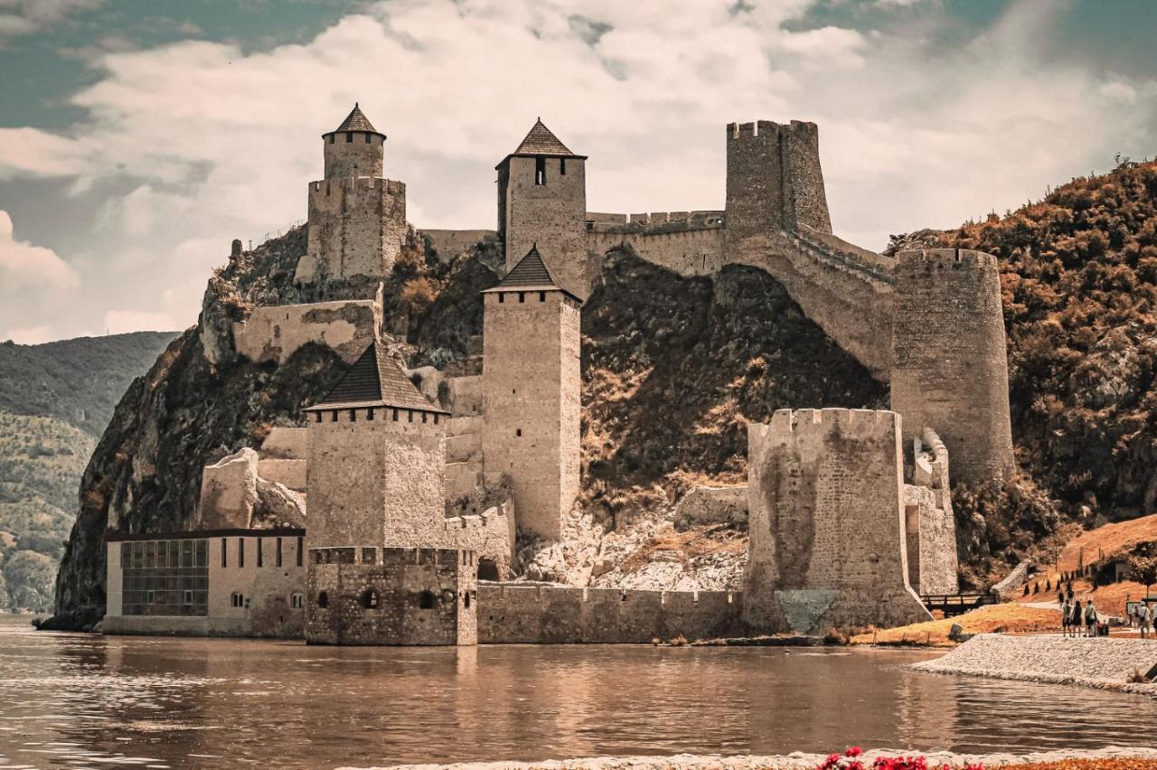 Villa Carobni breg Golubac Exterior foto